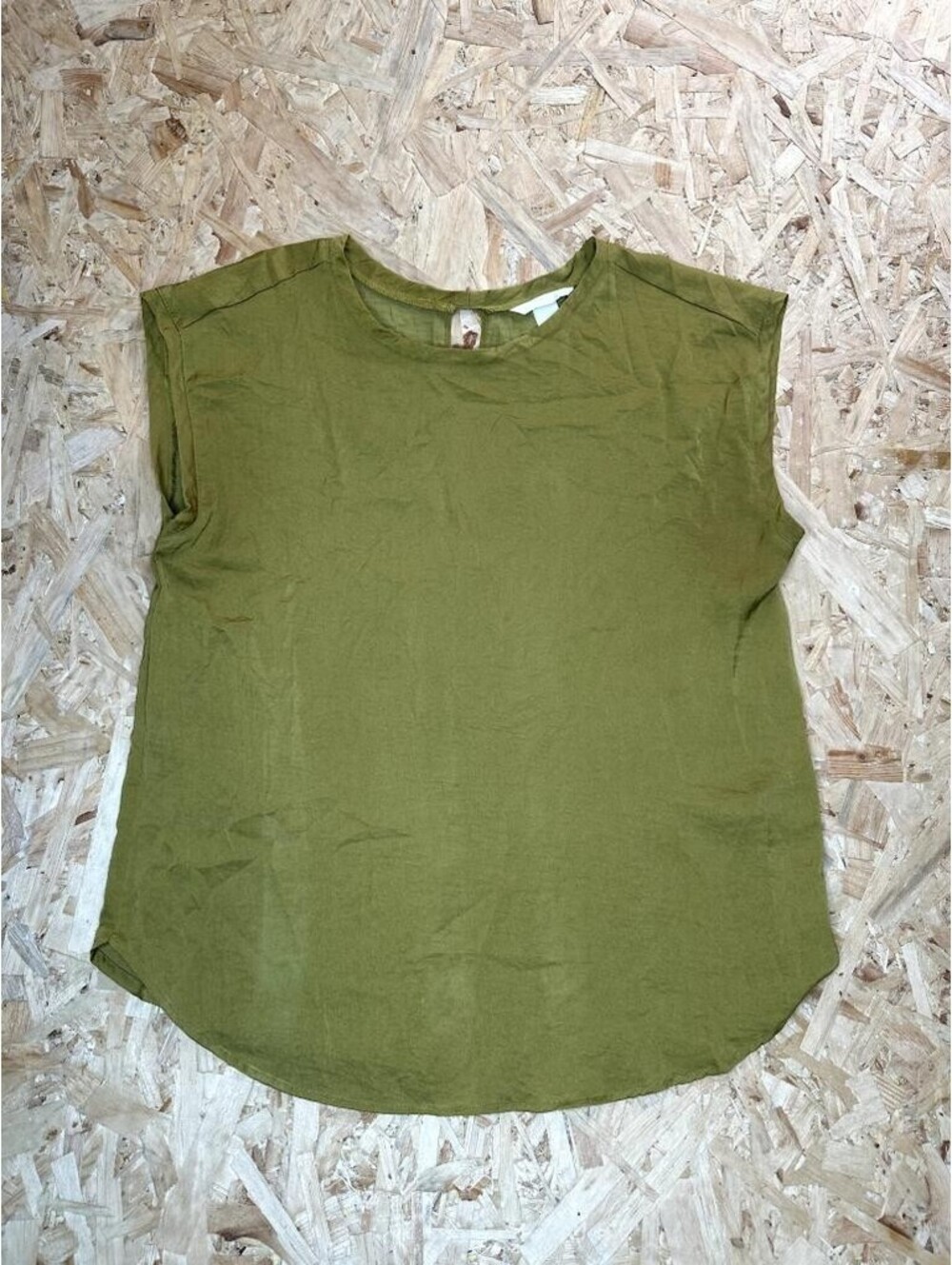 H&M Women's Size 12 Olive Green Sleeveless Blouse Keyhole Back Curved Hem Top